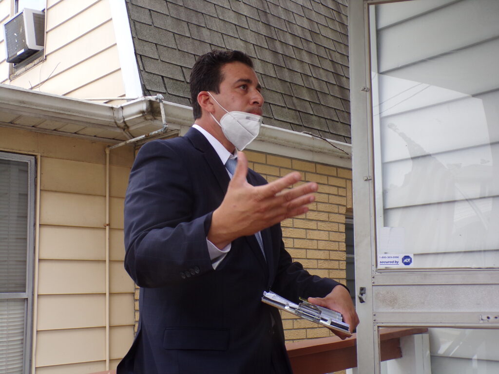 Vas on the campaign trail.